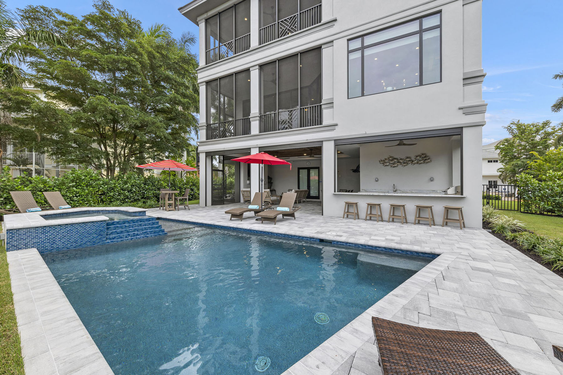 211 San Mateo Drive