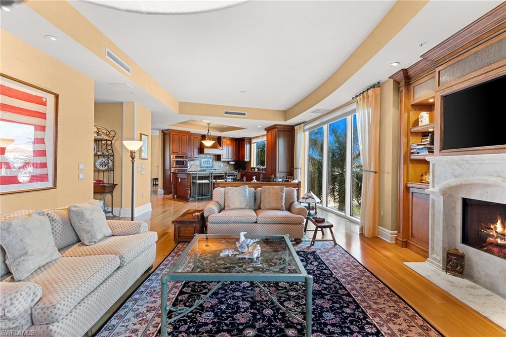 4501 Gulf Shore BLVD N # 405