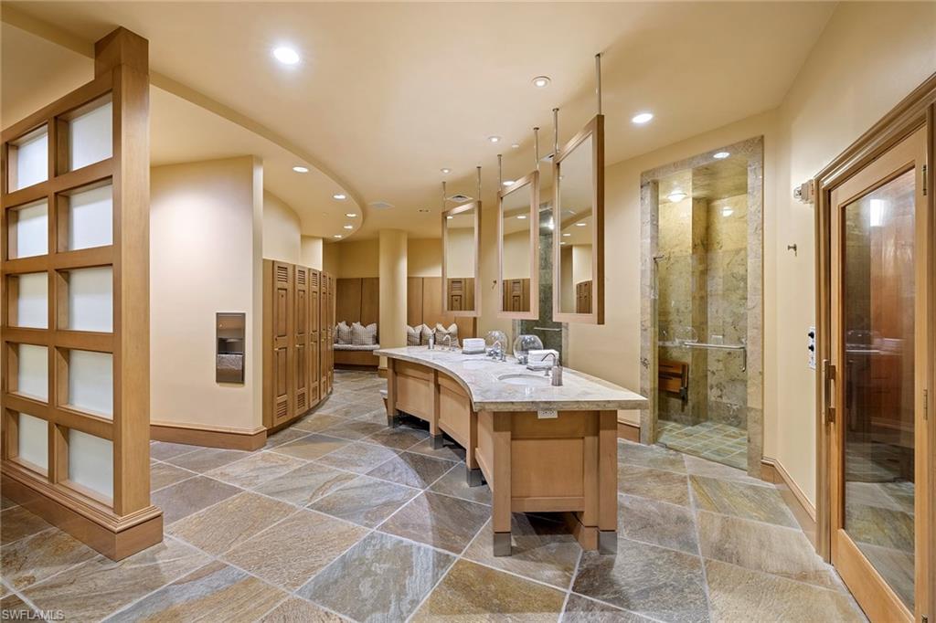 4501 Gulf Shore BLVD N # 405