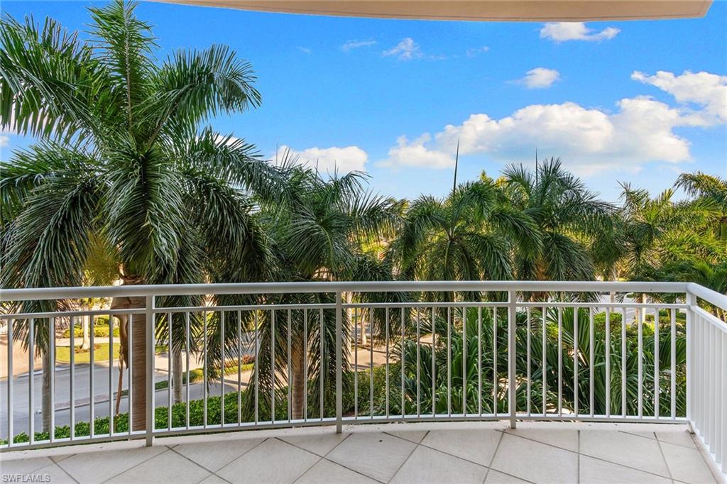 4501 Gulf Shore BLVD N # 405