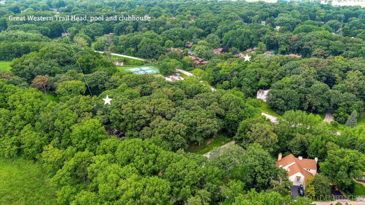 42W399 Hawthorne Court