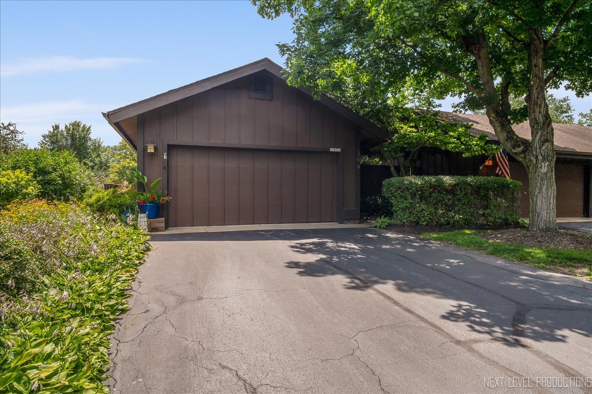 42W399 Hawthorne Court