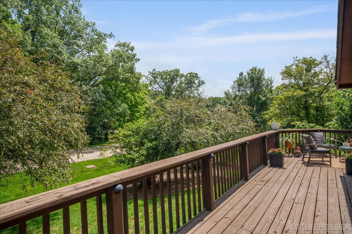 42W399 Hawthorne Court