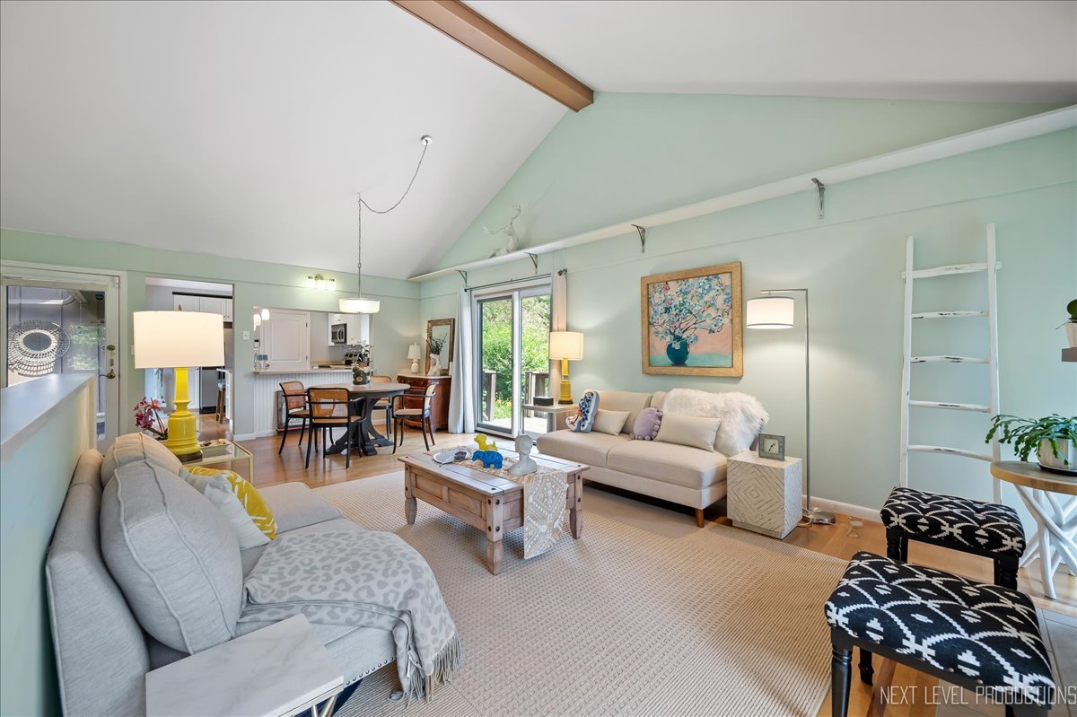 42W399 Hawthorne Court