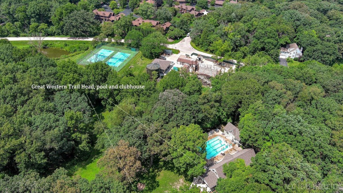 42W399 Hawthorne Court