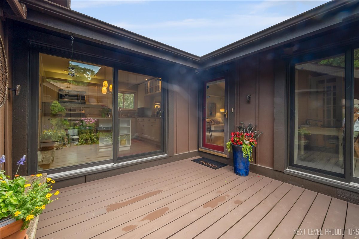 42W399 Hawthorne Court