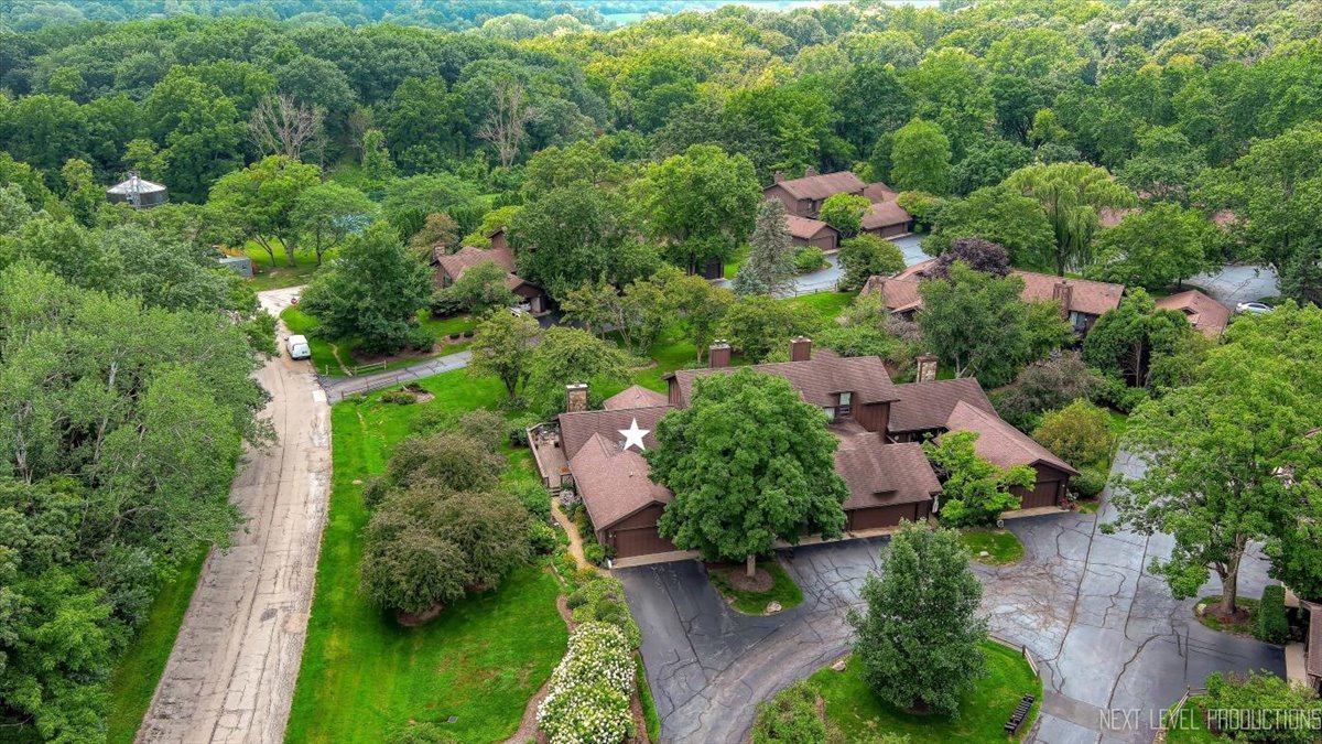 42W399 Hawthorne Court