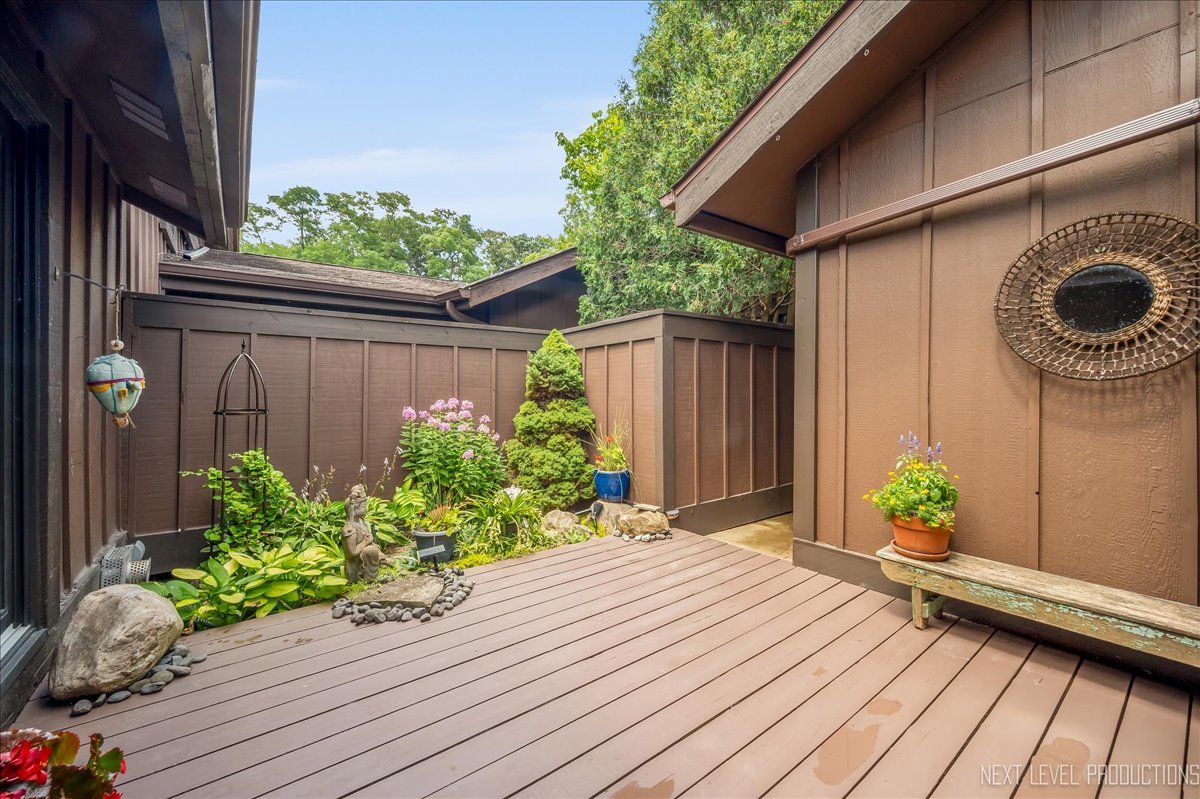 42W399 Hawthorne Court