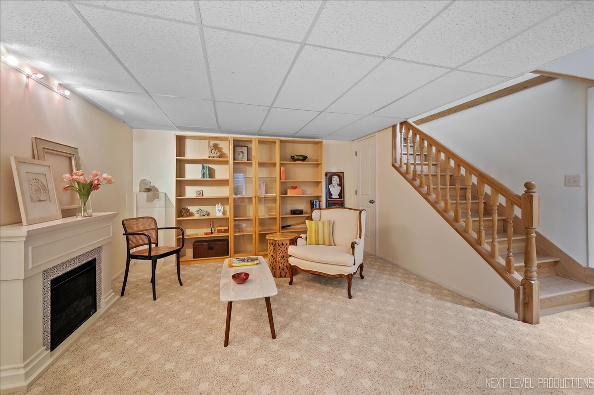 42W399 Hawthorne Court