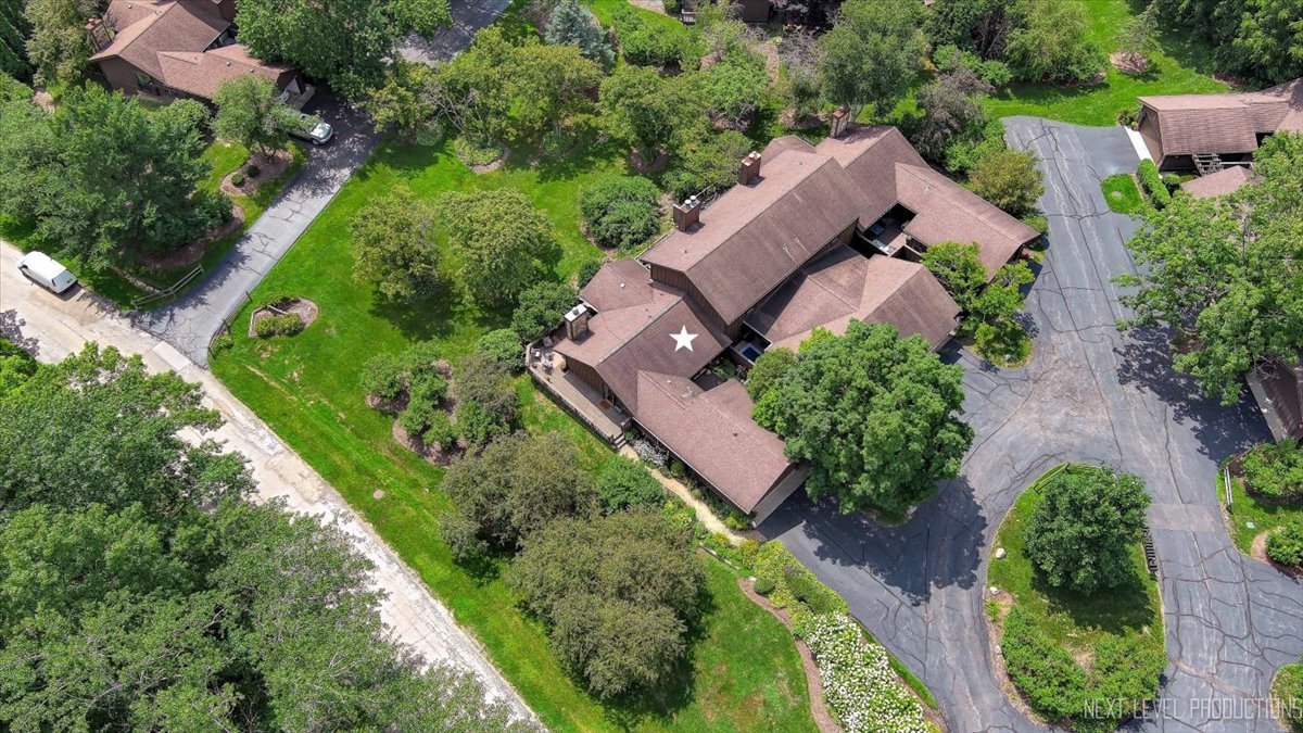 42W399 Hawthorne Court