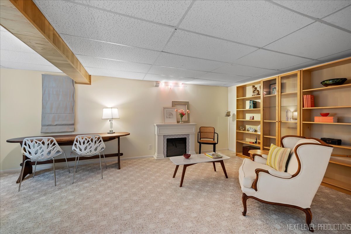 42W399 Hawthorne Court