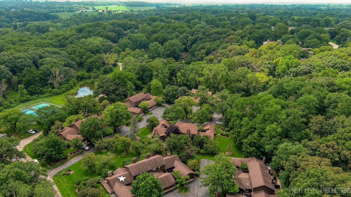 42W399 Hawthorne Court