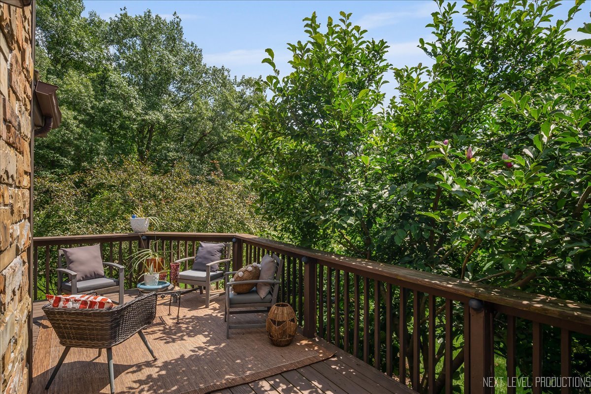 42W399 Hawthorne Court