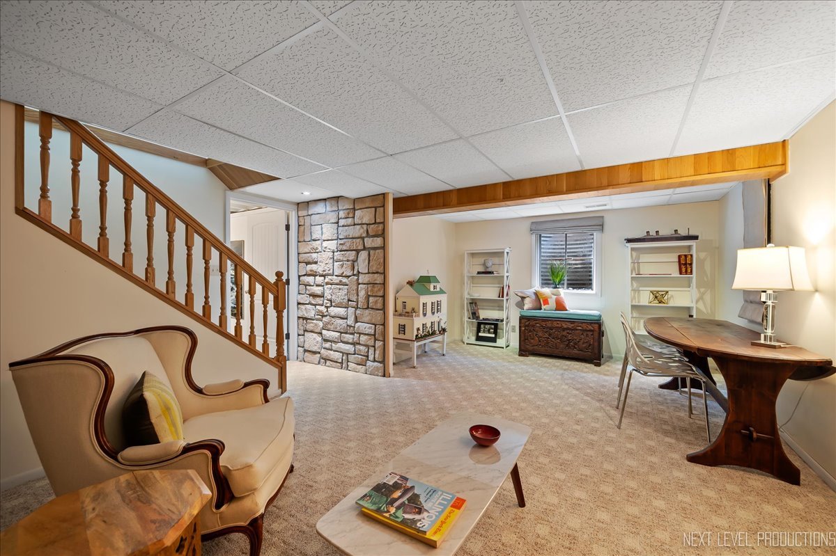 42W399 Hawthorne Court