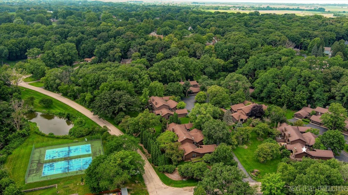 42W399 Hawthorne Court