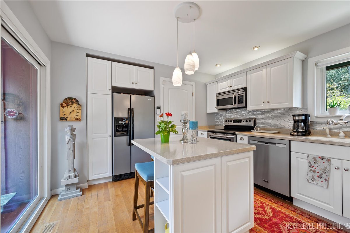 42W399 Hawthorne Court