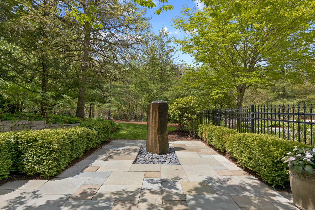 1010 Glenbriar Court