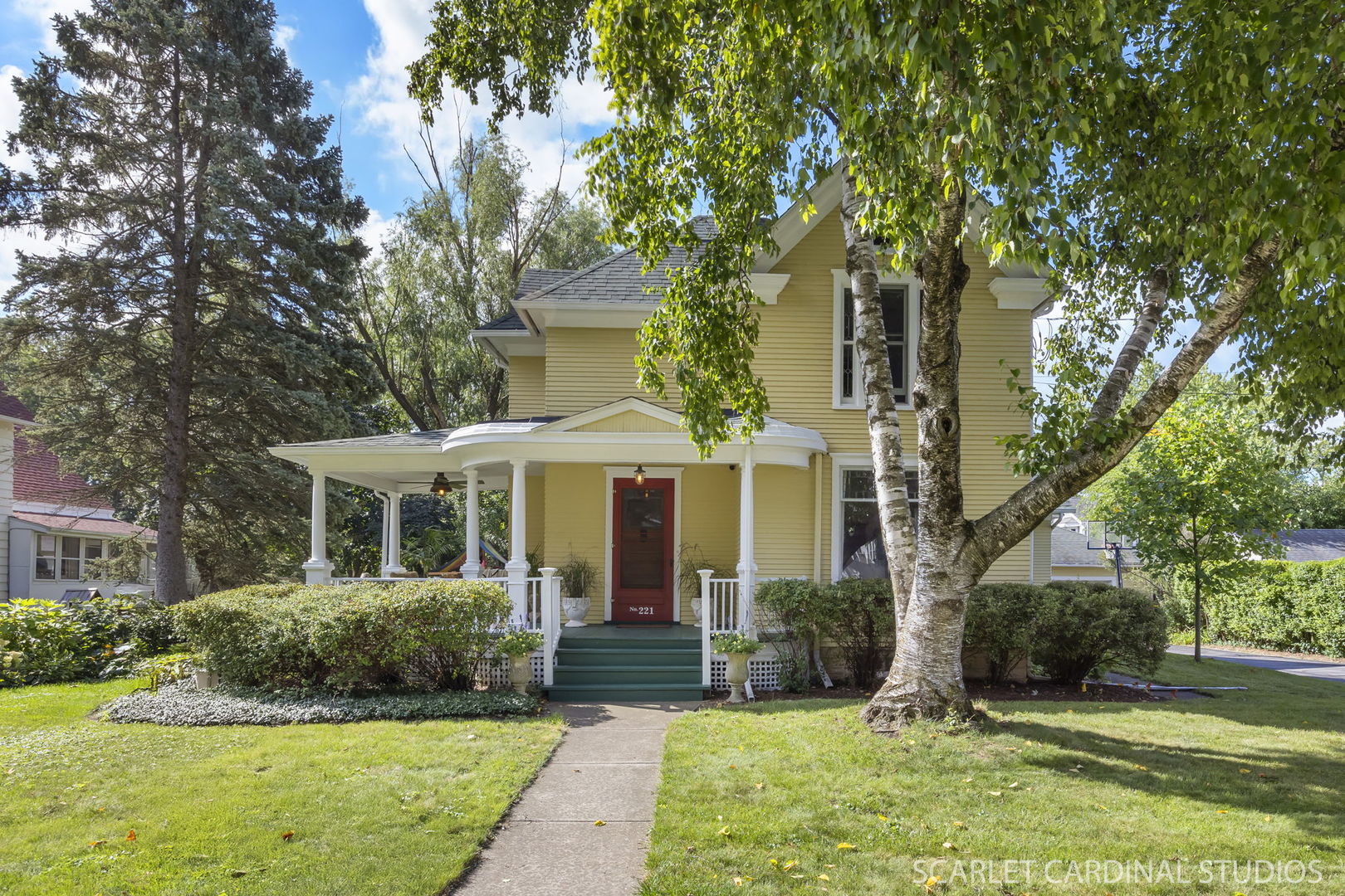 221 E Shannon Street E