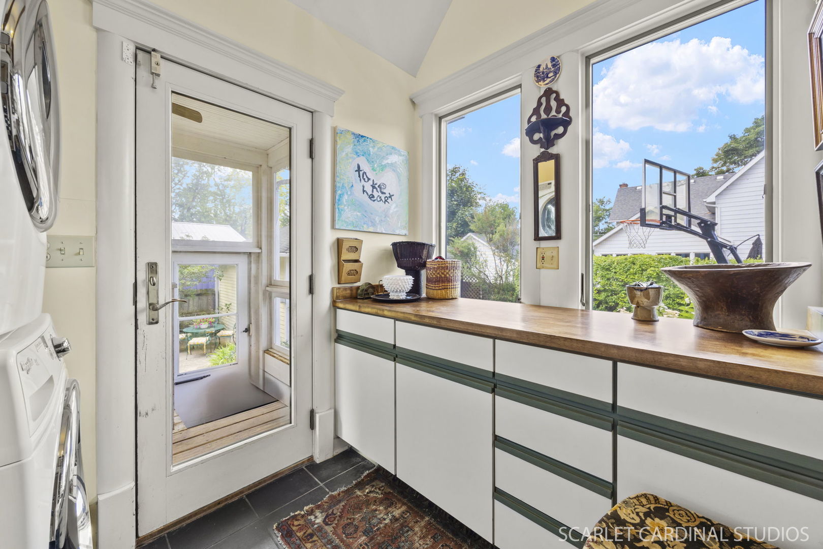 221 E Shannon Street E