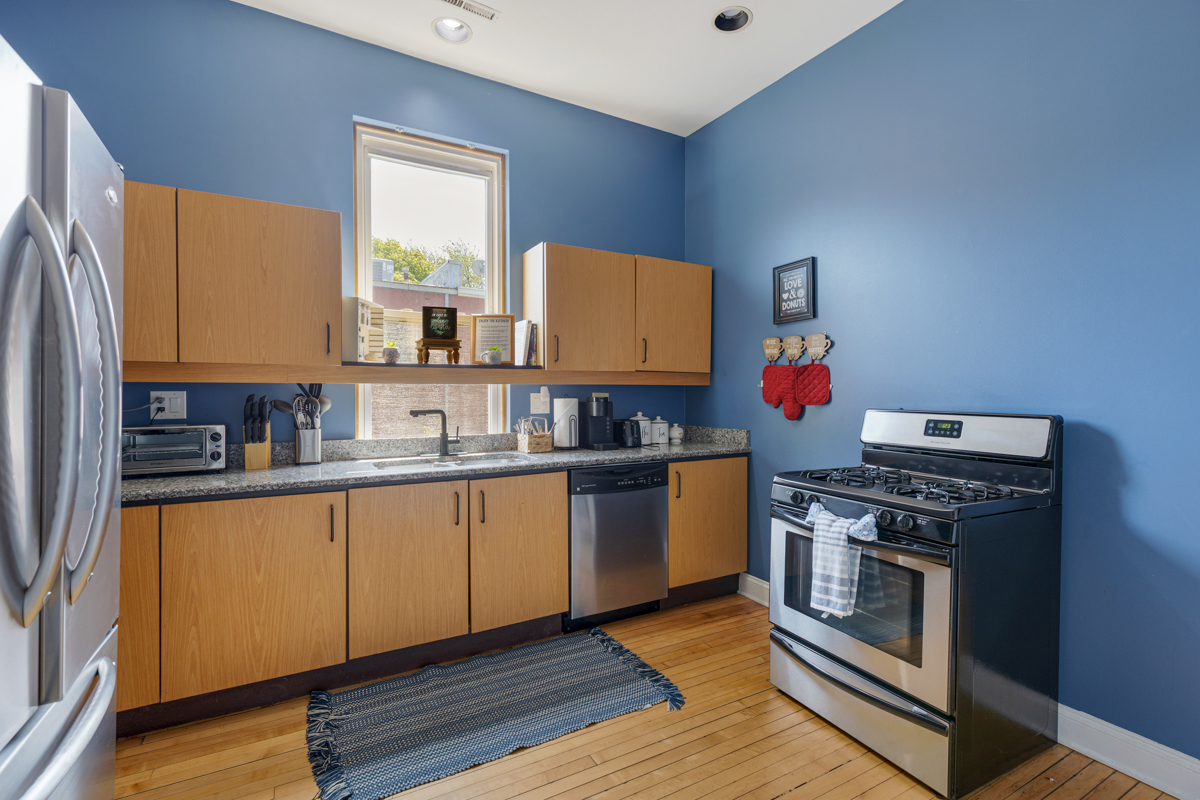 3809 N Kenmore Avenue