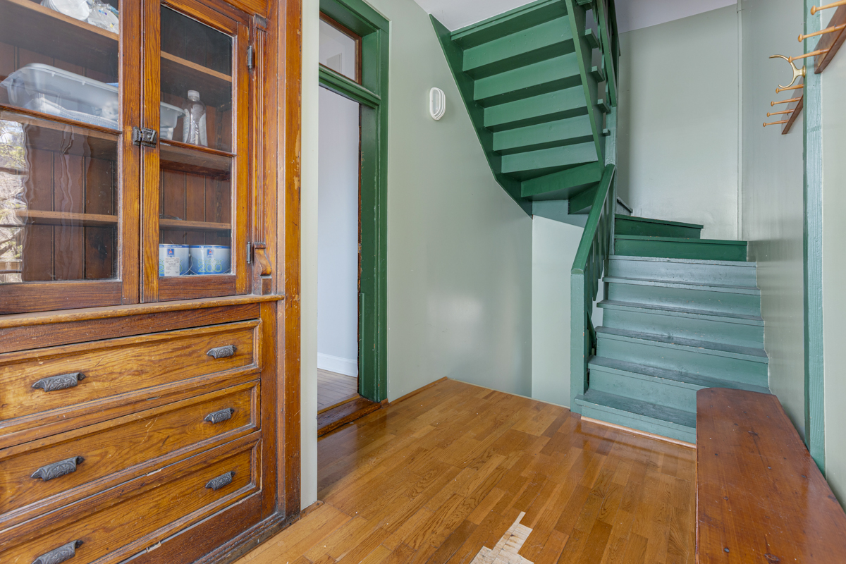 3809 N Kenmore Avenue