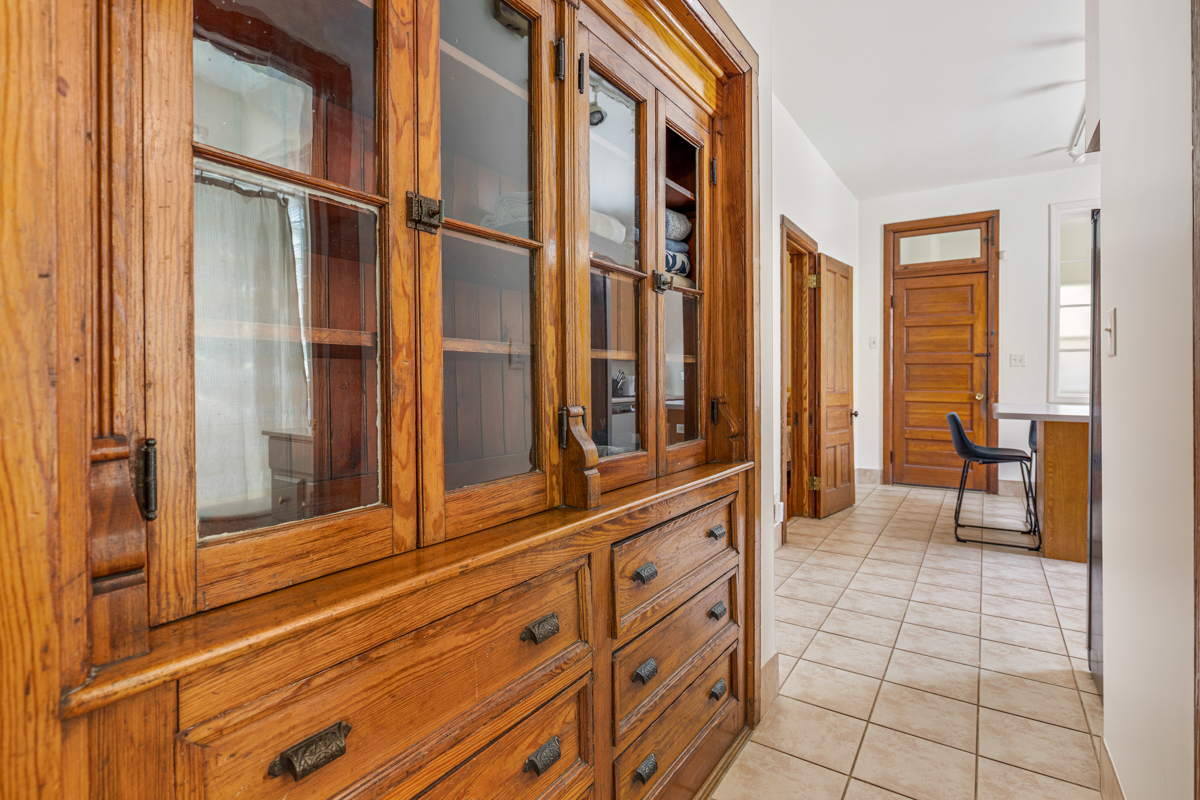 3809 N Kenmore Avenue