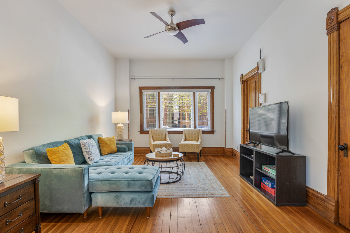 3809 N Kenmore Avenue