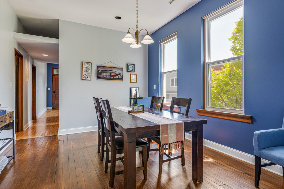 3809 N Kenmore Avenue