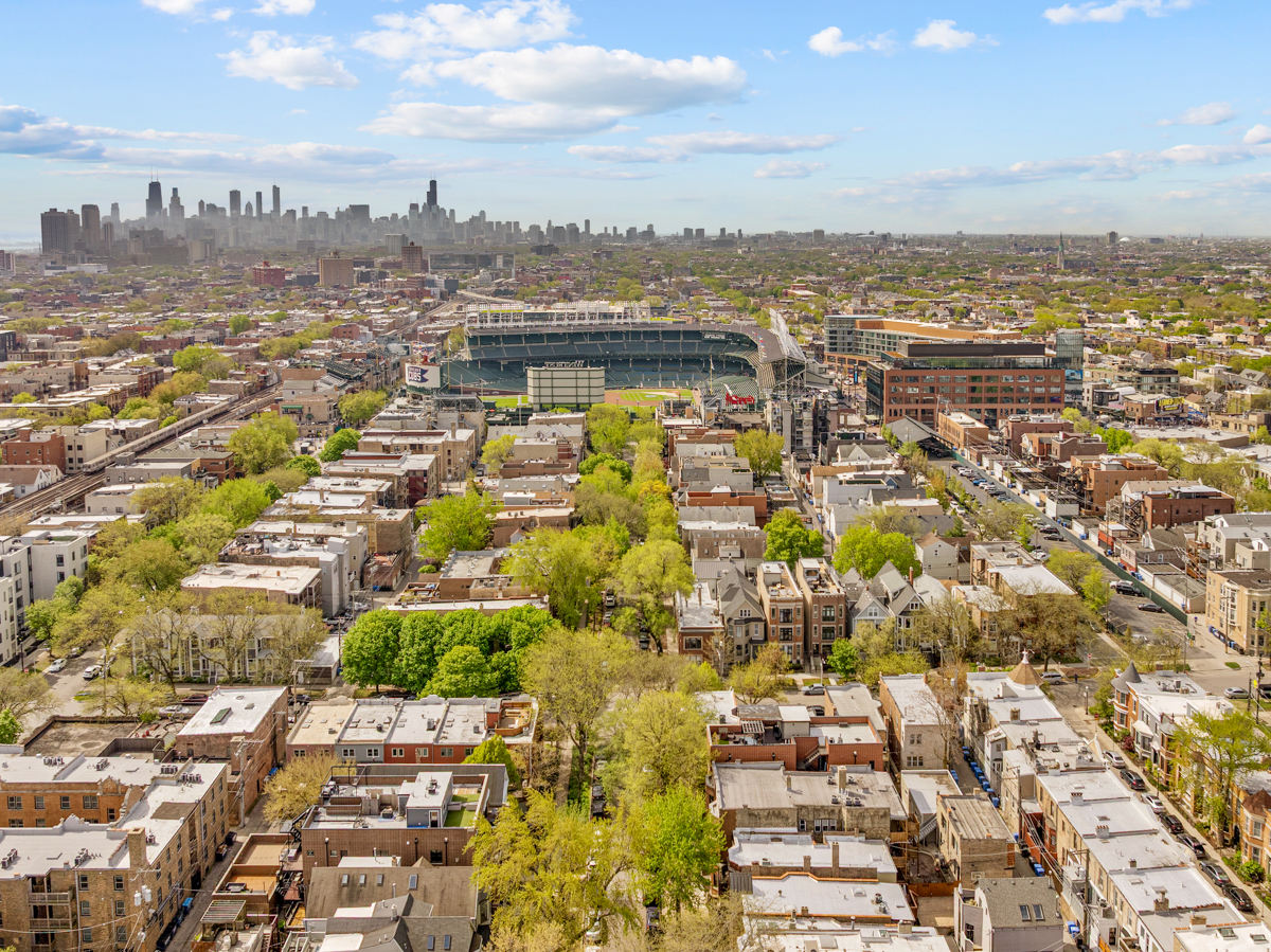 3809 N Kenmore Avenue