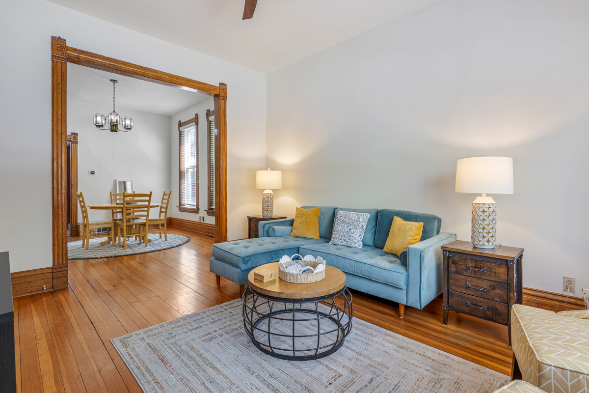 3809 N Kenmore Avenue