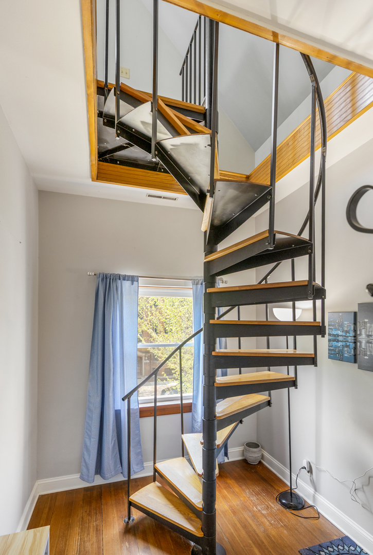 3809 N Kenmore Avenue