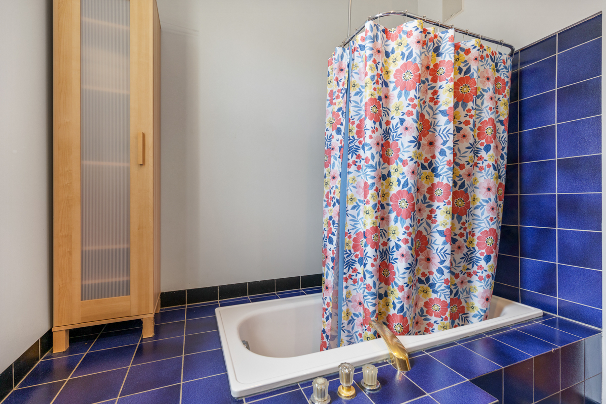 3809 N Kenmore Avenue