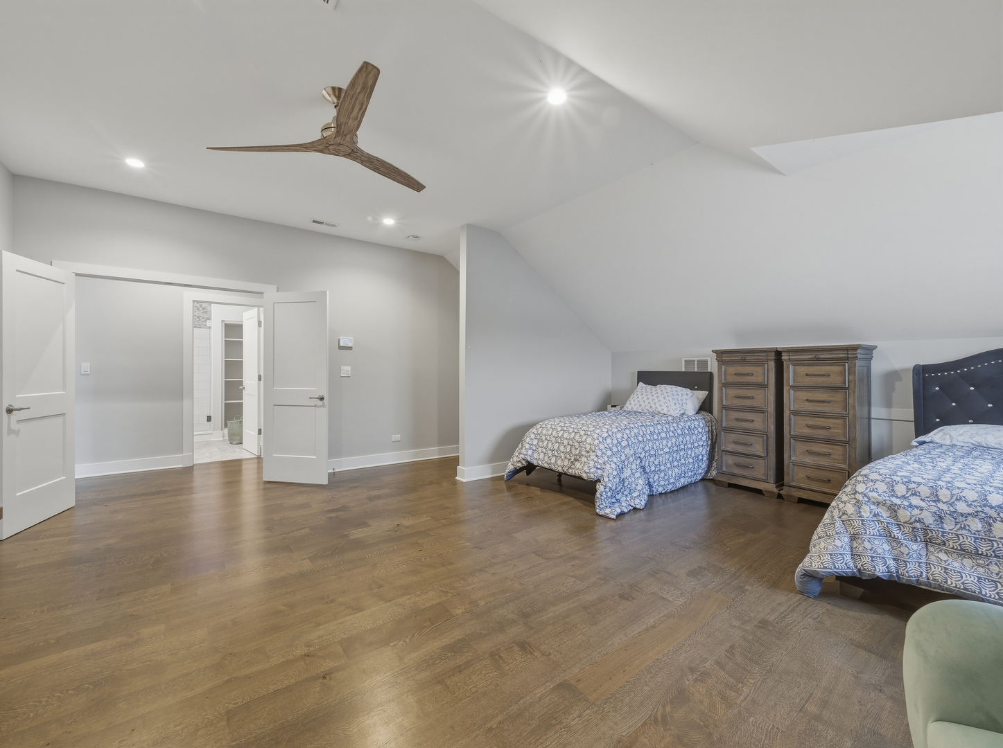 2323 W Fairview Avenue
