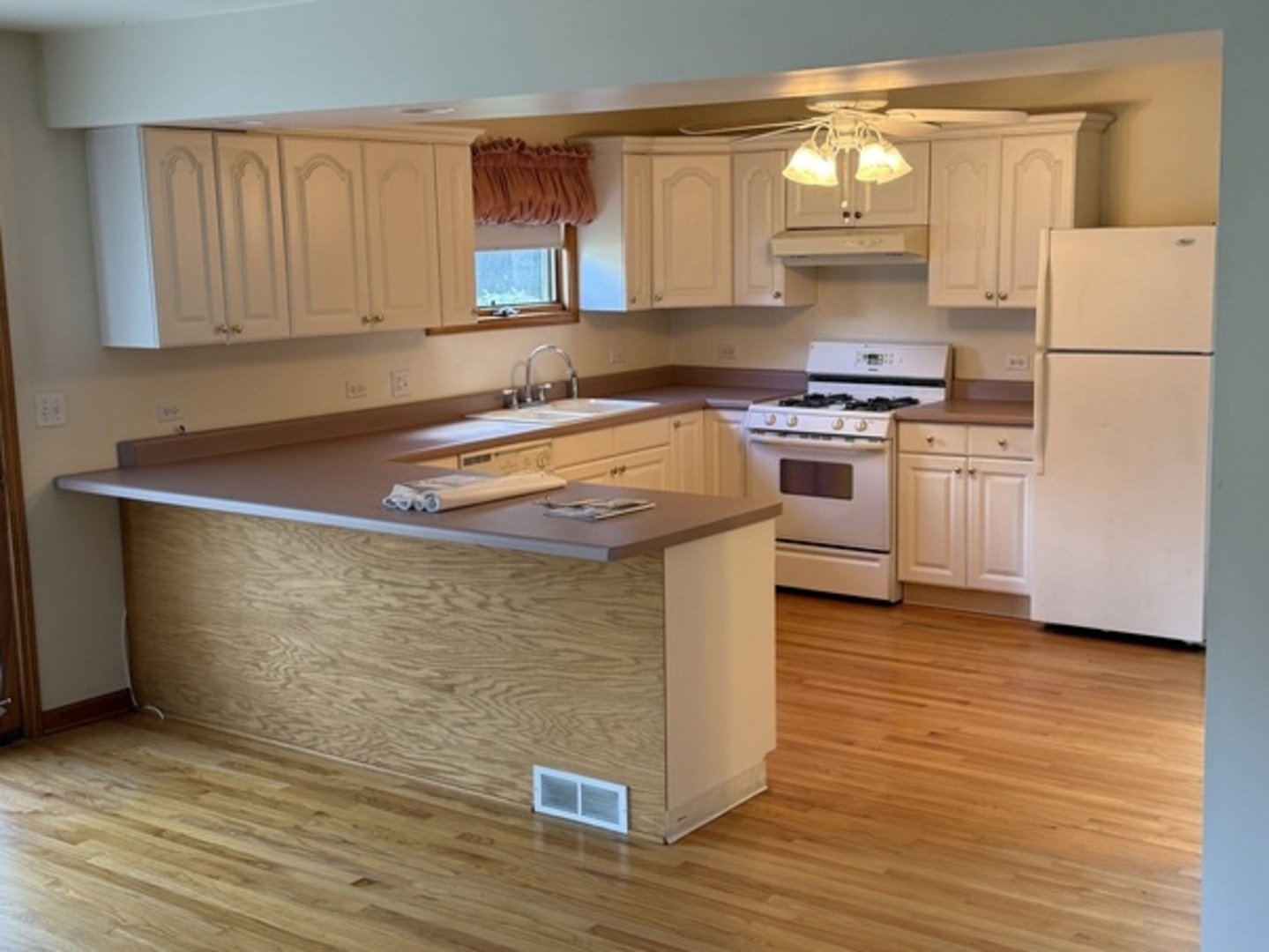 125 Maple Court Unit: 1