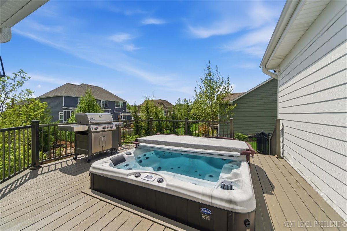 39W829 KELLAR Square