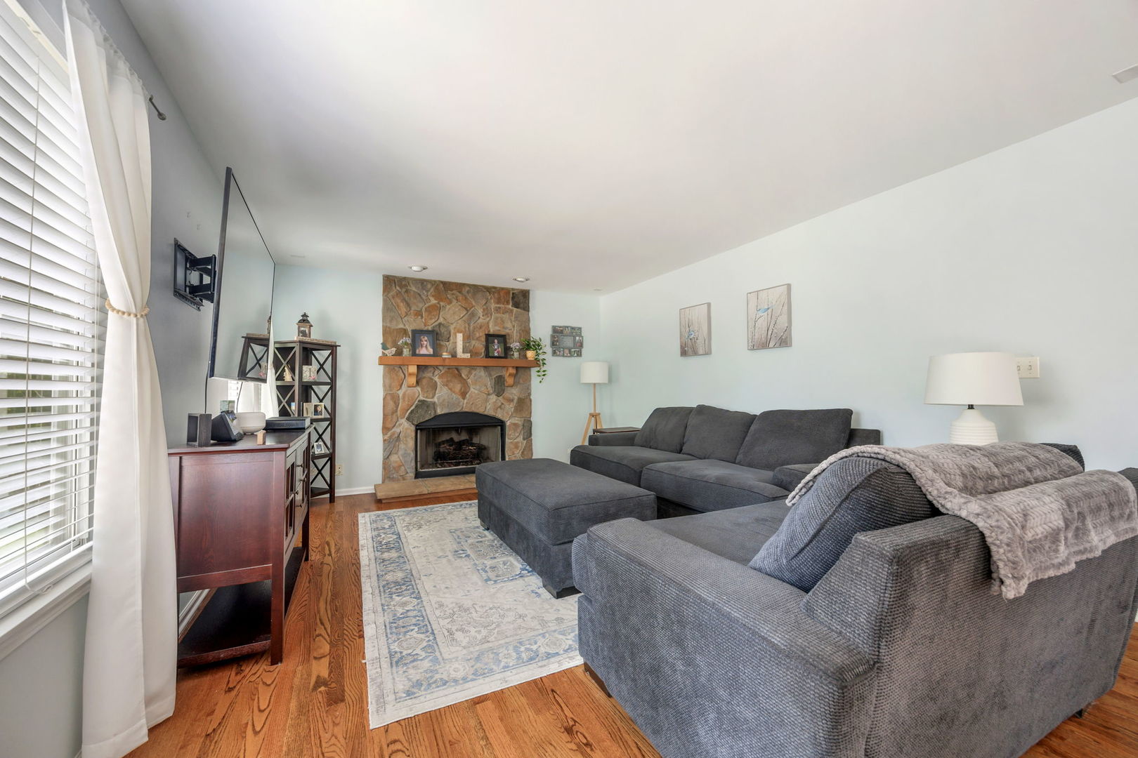 1832 Stirling Lane