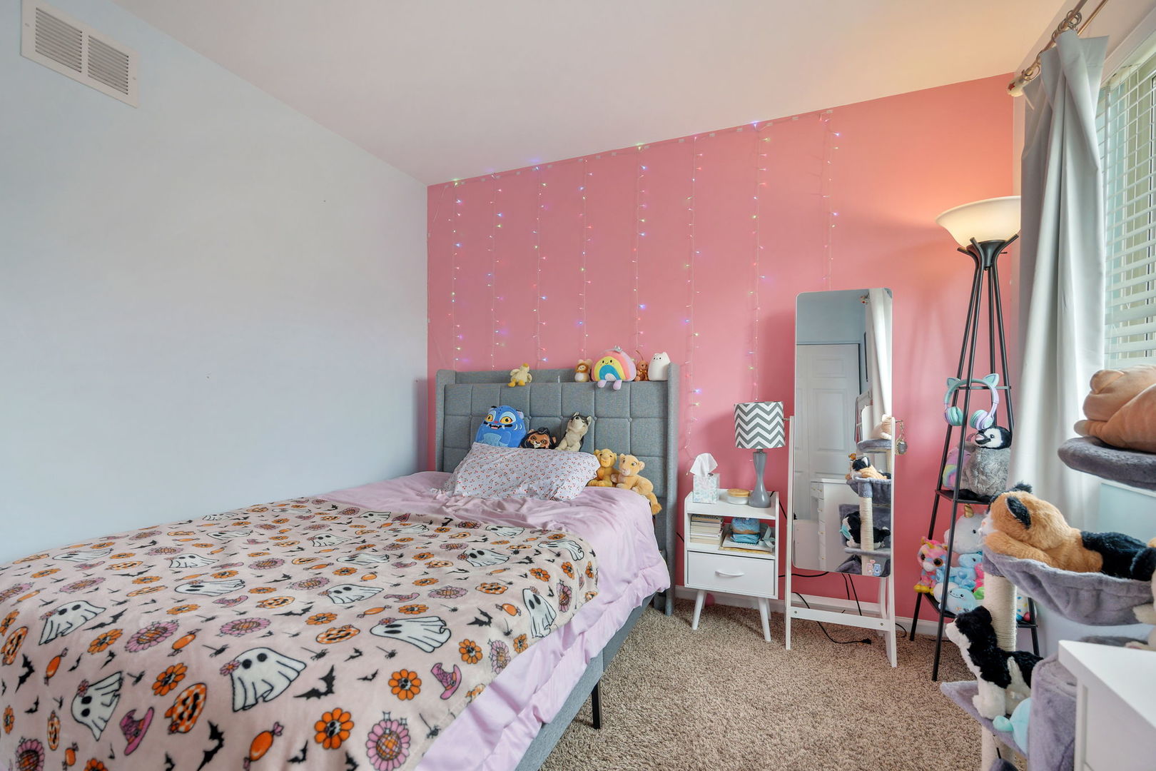1832 Stirling Lane