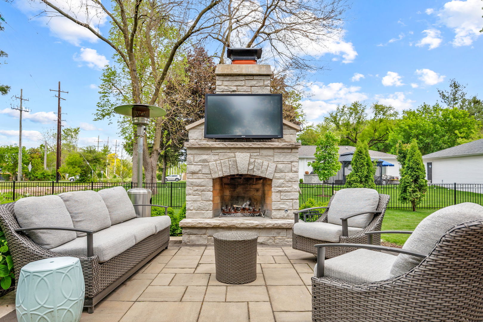 715 Oakwood Drive
