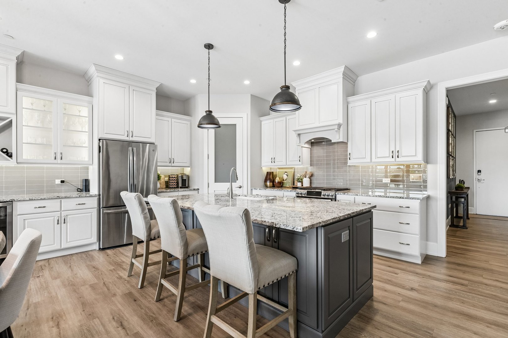10 W Illinois Street Unit: 4B