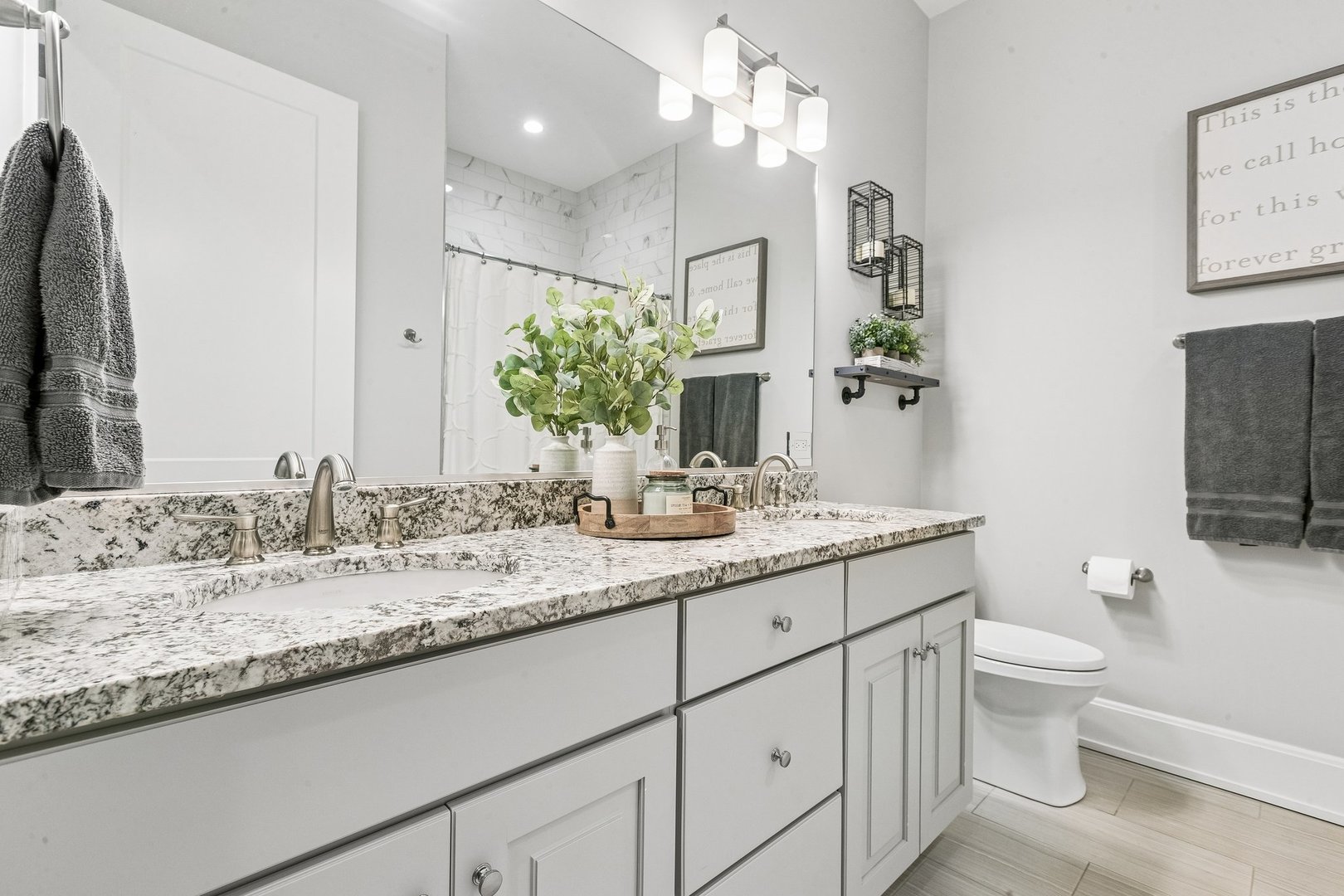 10 W Illinois Street Unit: 4B