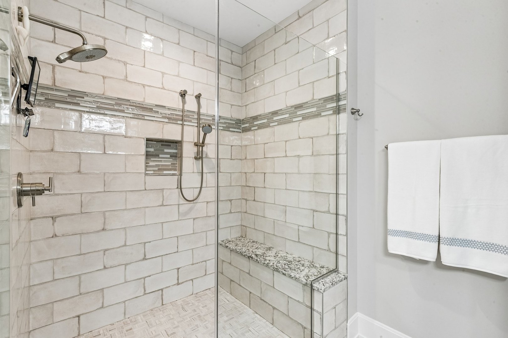 10 W Illinois Street Unit: 4B