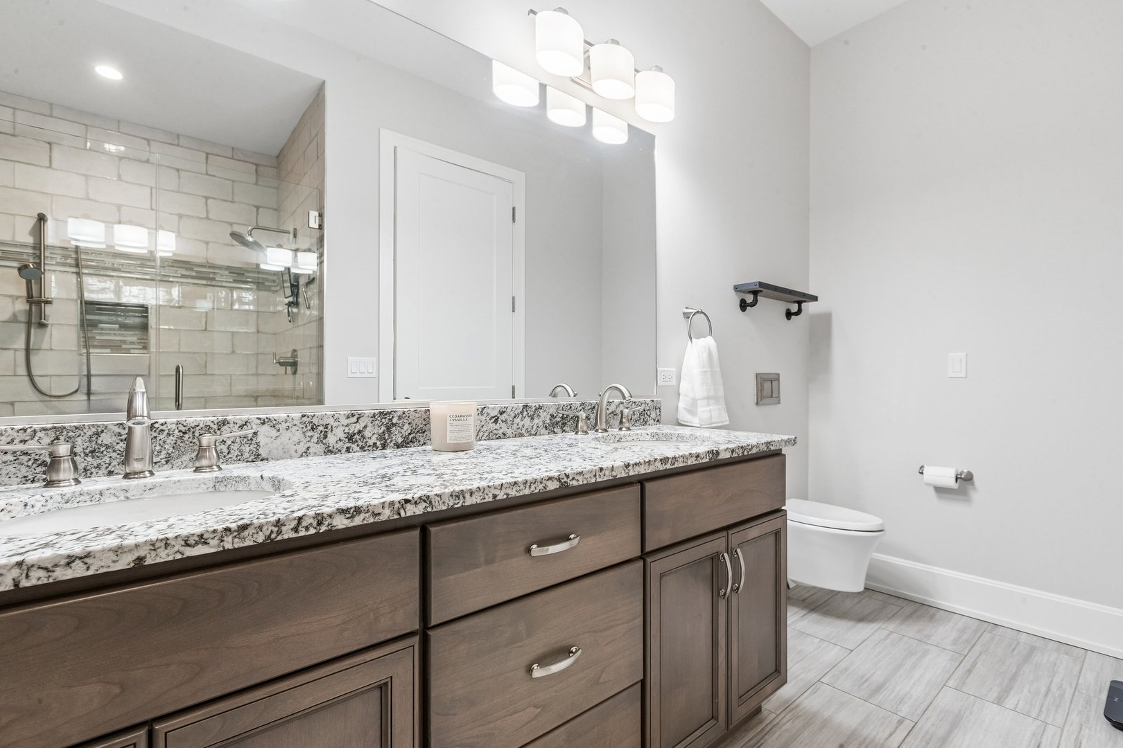 10 W Illinois Street Unit: 4B