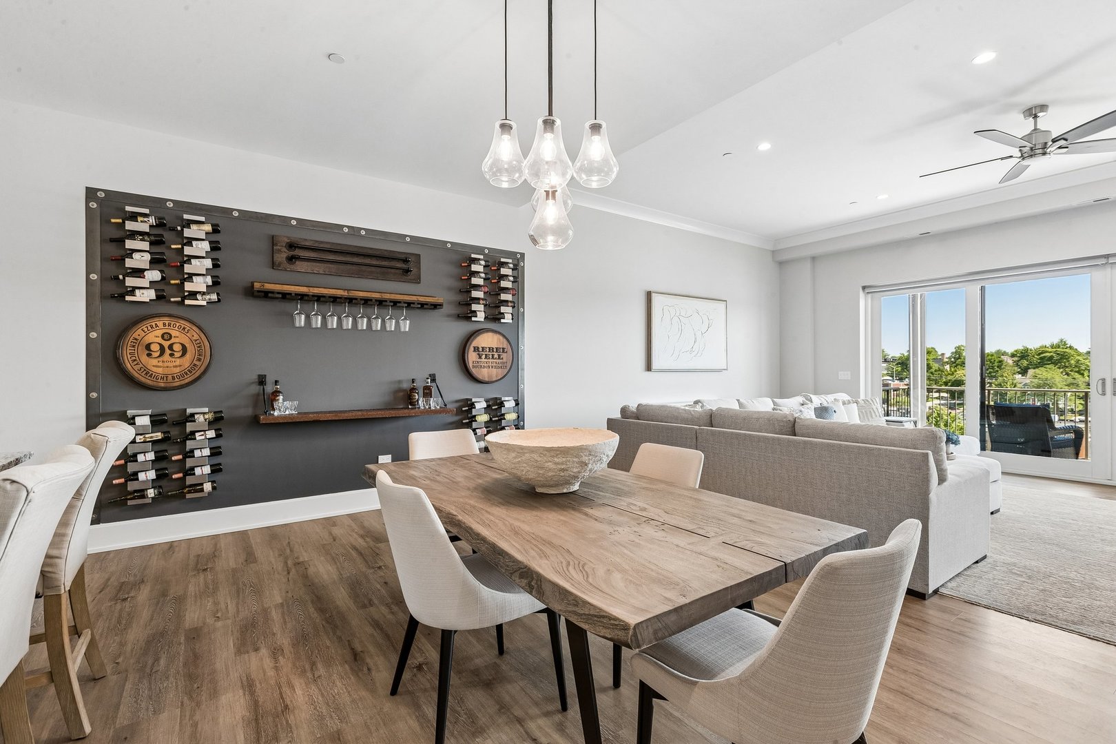 10 W Illinois Street Unit: 4B