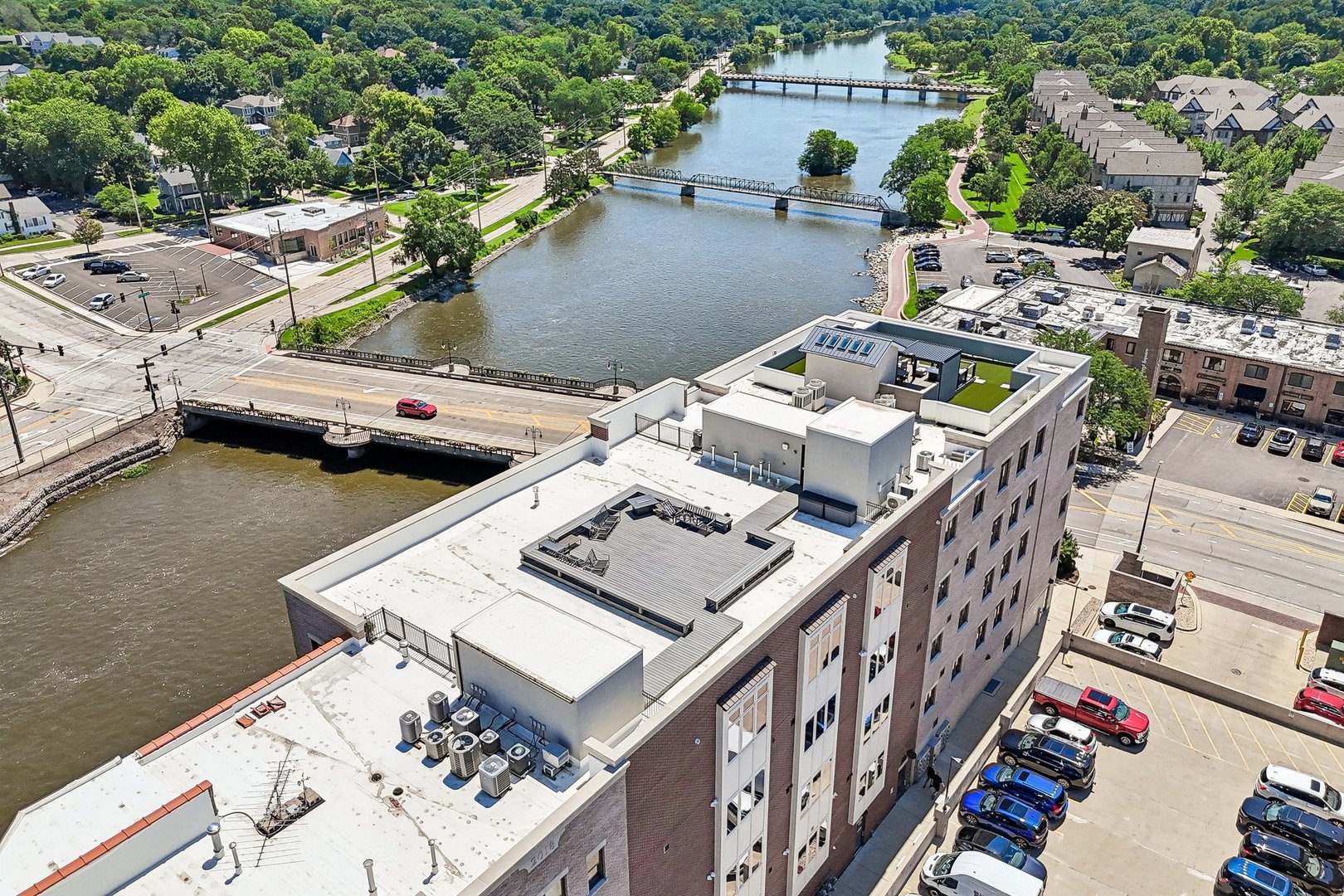 10 W Illinois Street Unit: 4B