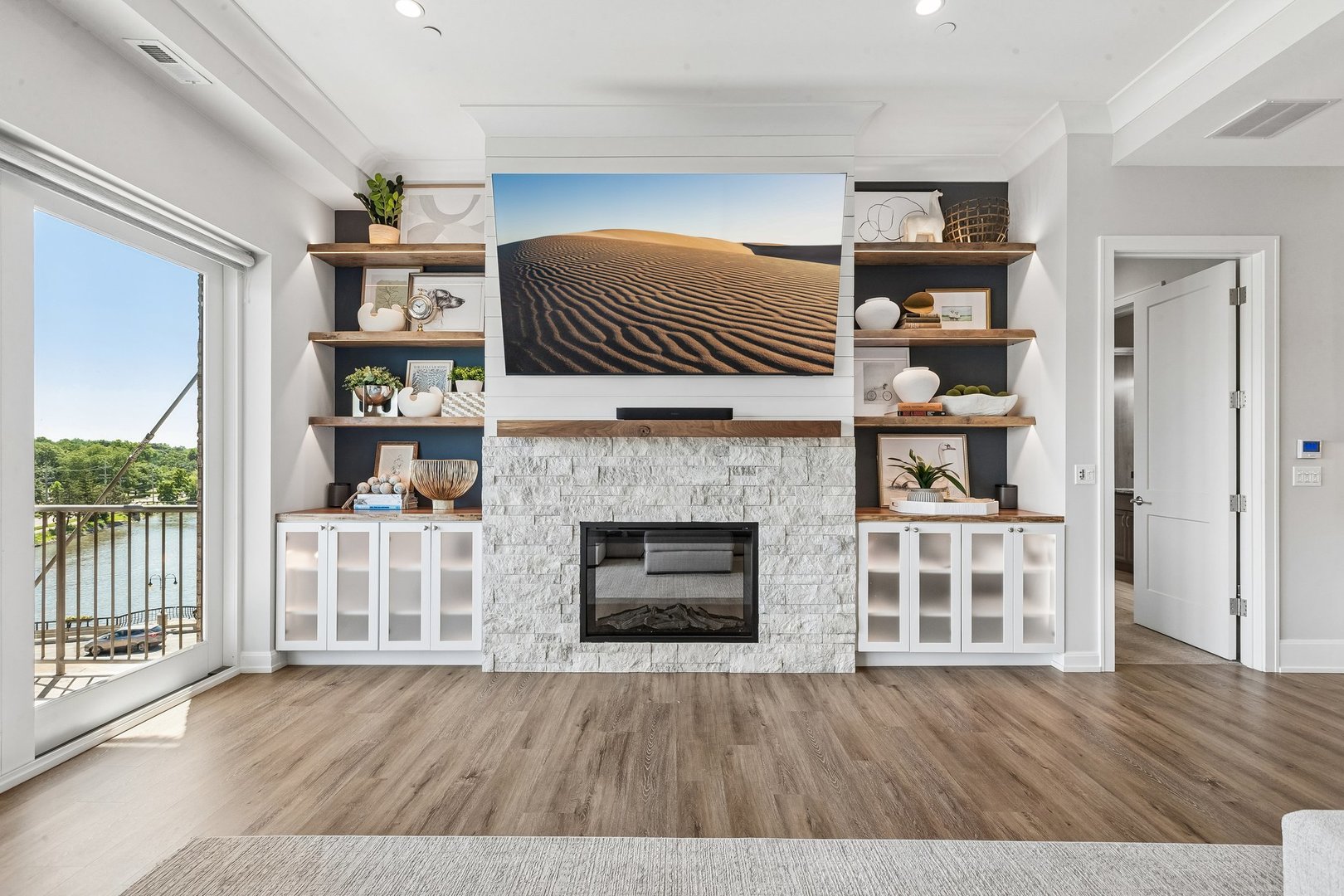 10 W Illinois Street Unit: 4B