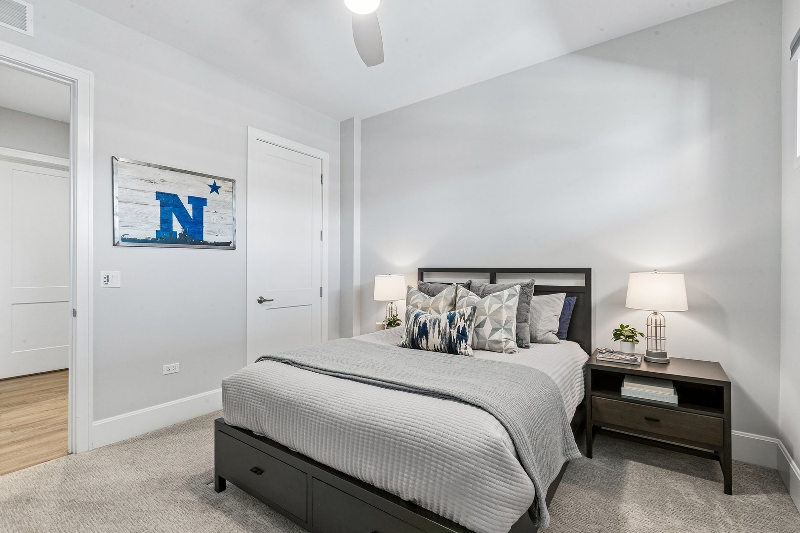 10 W Illinois Street Unit: 4B