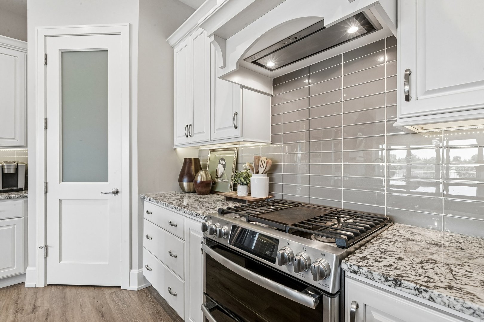 10 W Illinois Street Unit: 4B