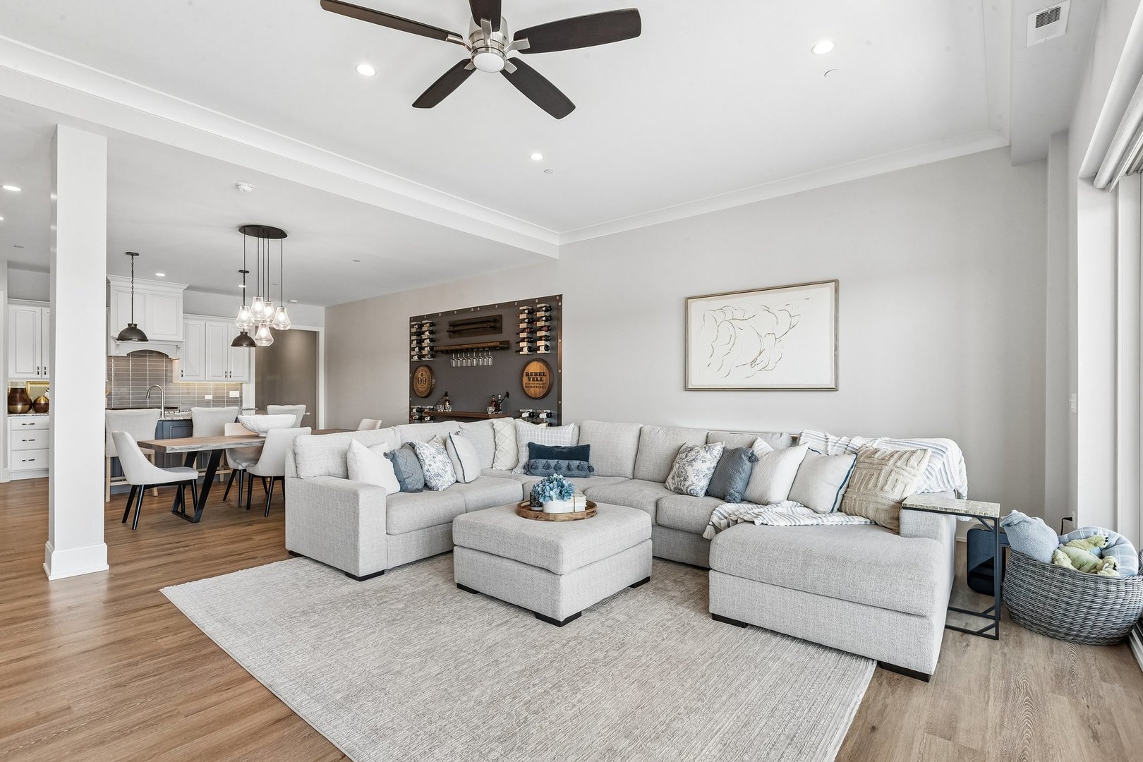 10 W Illinois Street Unit: 4B
