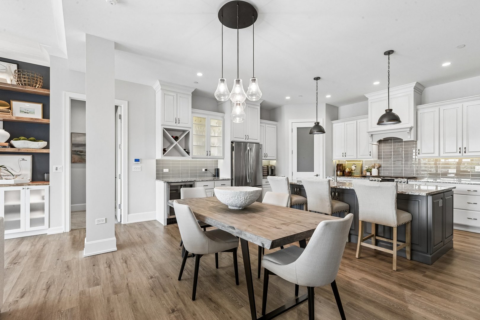 10 W Illinois Street Unit: 4B