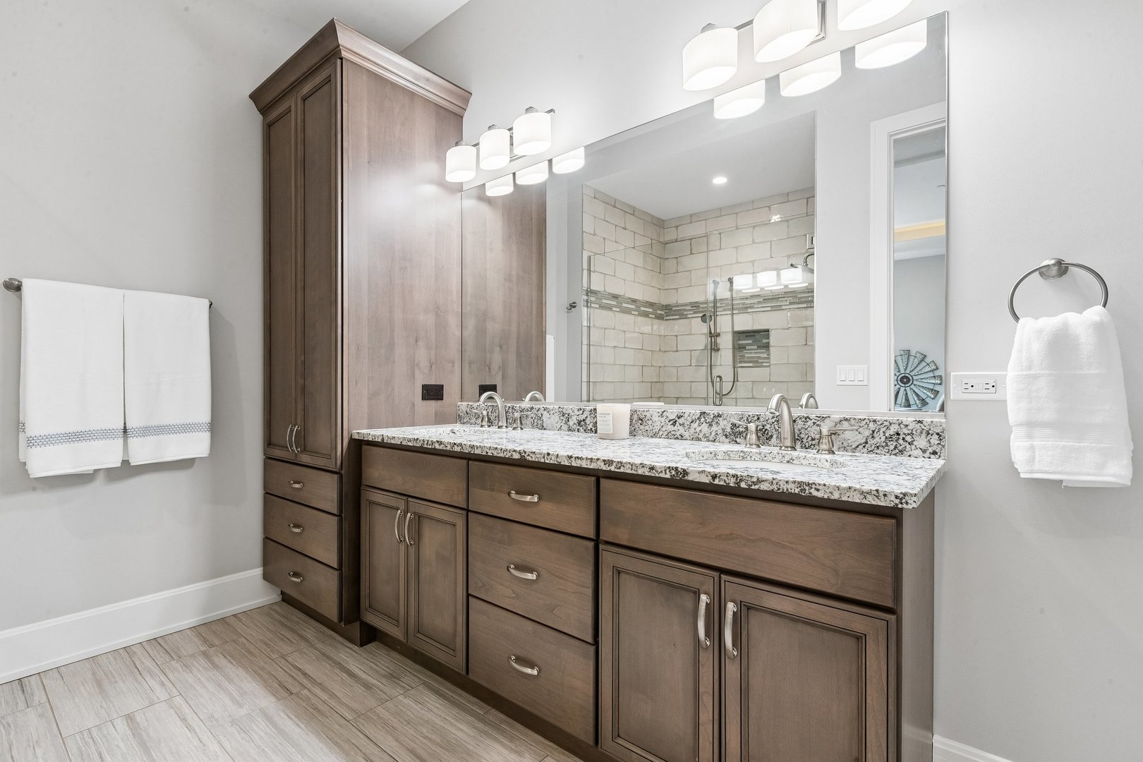 10 W Illinois Street Unit: 4B